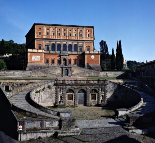 Alzado del cuerpo central de la doble escalera externa del palacio Farnesio en Caprarola